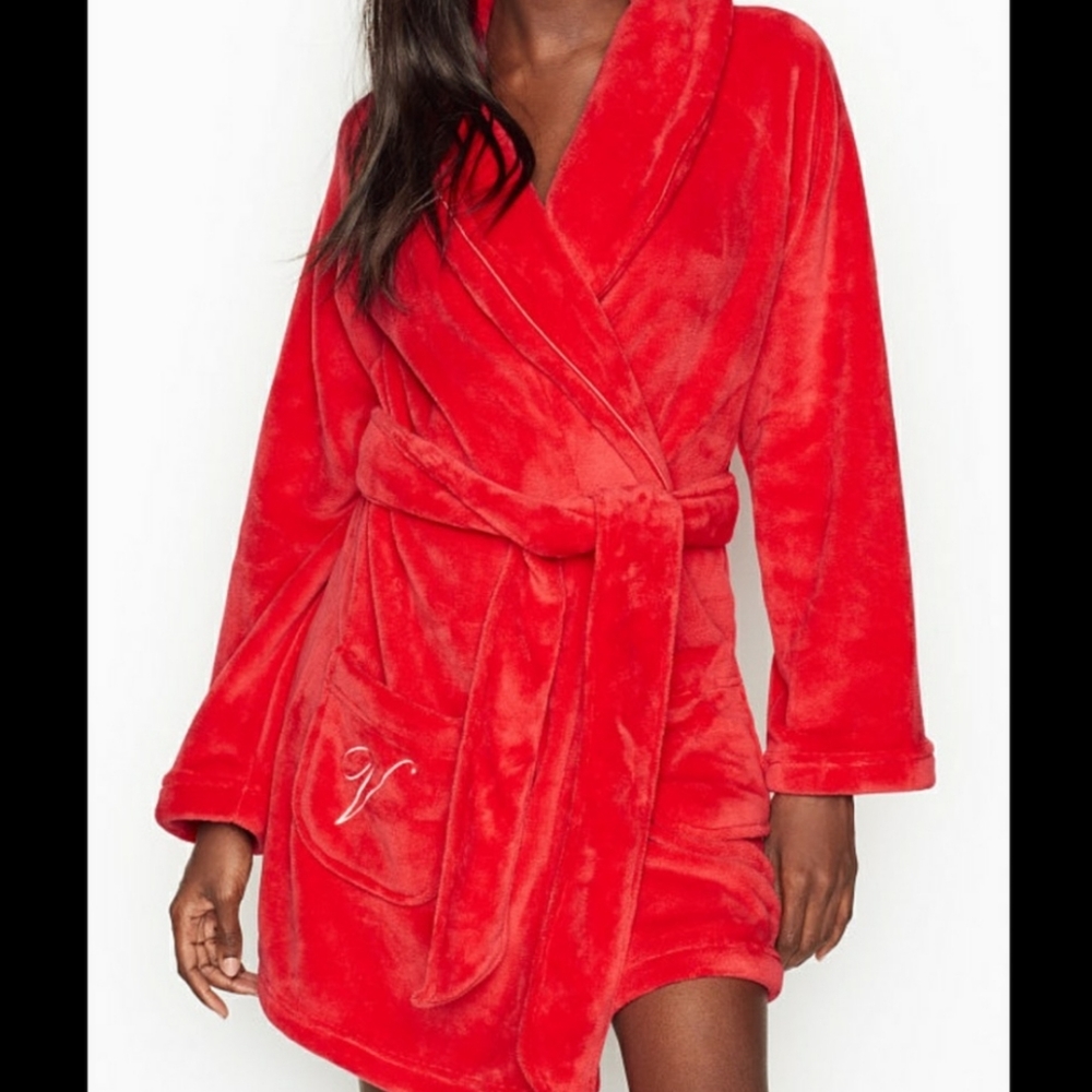 Victories Secret 'cozy robe' NWT